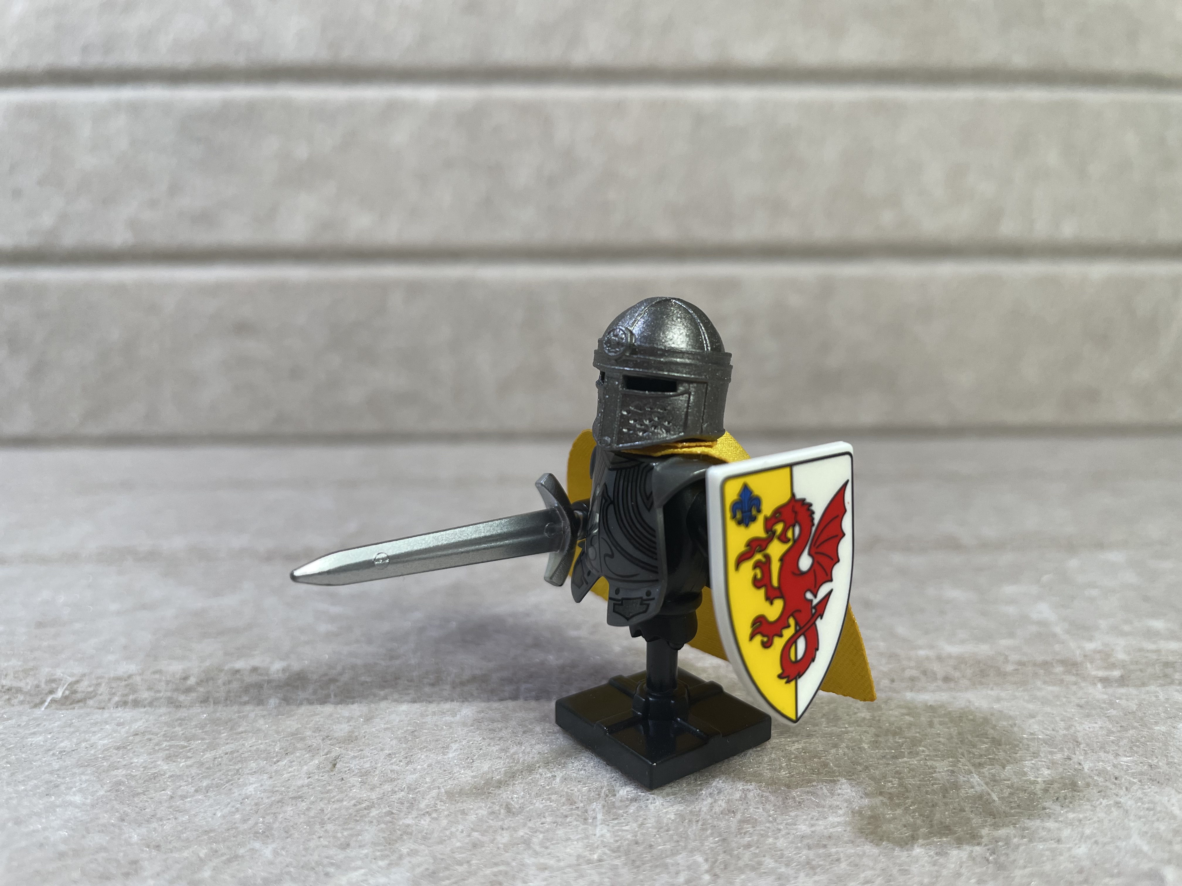 Lego Комплект вооружения рыцаря «Красный Дракон» — фото 1